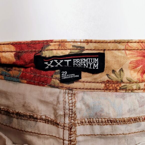 Forever 21 floral shorts - Picture 4 of 4